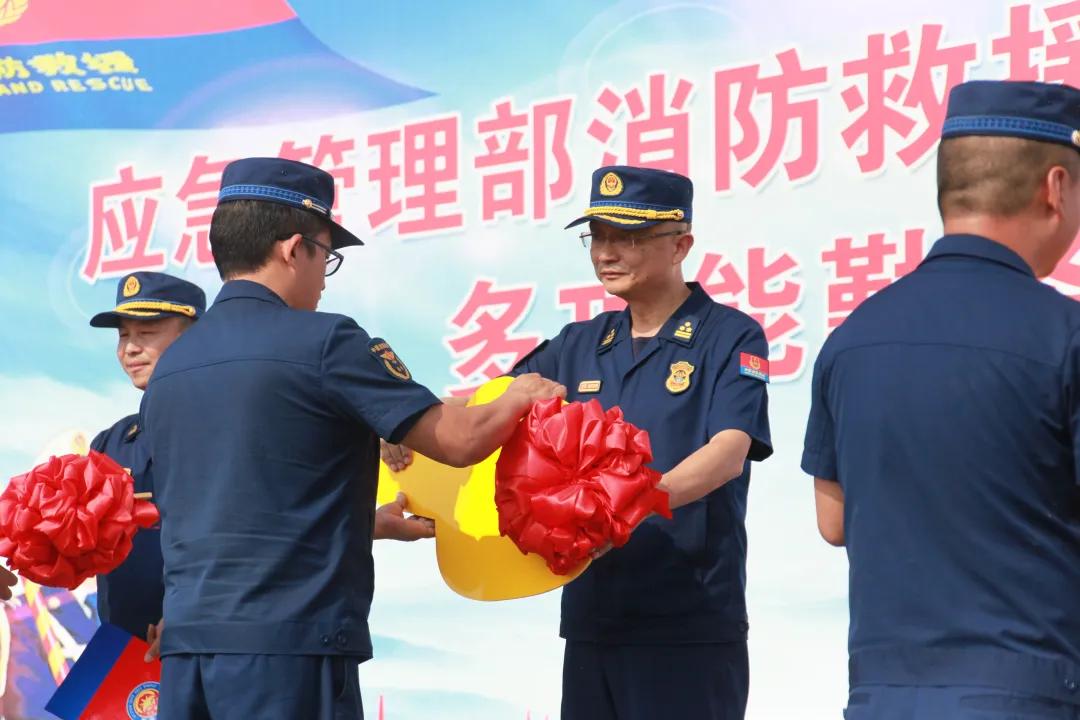 科技力量重塑救援面貌，最新消防救援车亮相！